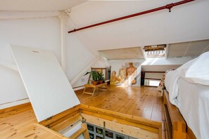 アパートメント (2 Bedrooms) | 2 室のベッドルーム、高級寝具、ノートパソコン用作業スペース、アイロン / アイロン台