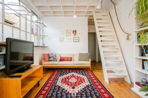 아파트 (2 Bedrooms) | 거실 | TV