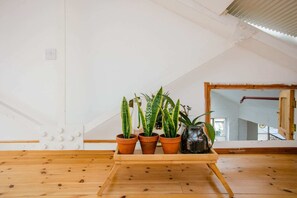 Apartment (2 Bedrooms) | Interior - 2 bed Artistic/designer Flat Near Broadway Market (London)