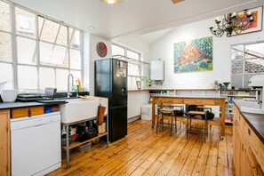 Apartment (2 Bedrooms) | Eigene Küche | Kühlschrank, Mikrowelle, Ofen, Herdplatte