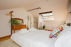 Apartment (2 Bedrooms) - 2 bed Artistic/designer Flat Near Broadway Market (London)