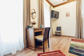 Télévision à écran plat de 35 cm avec chaînes par câble, télévision