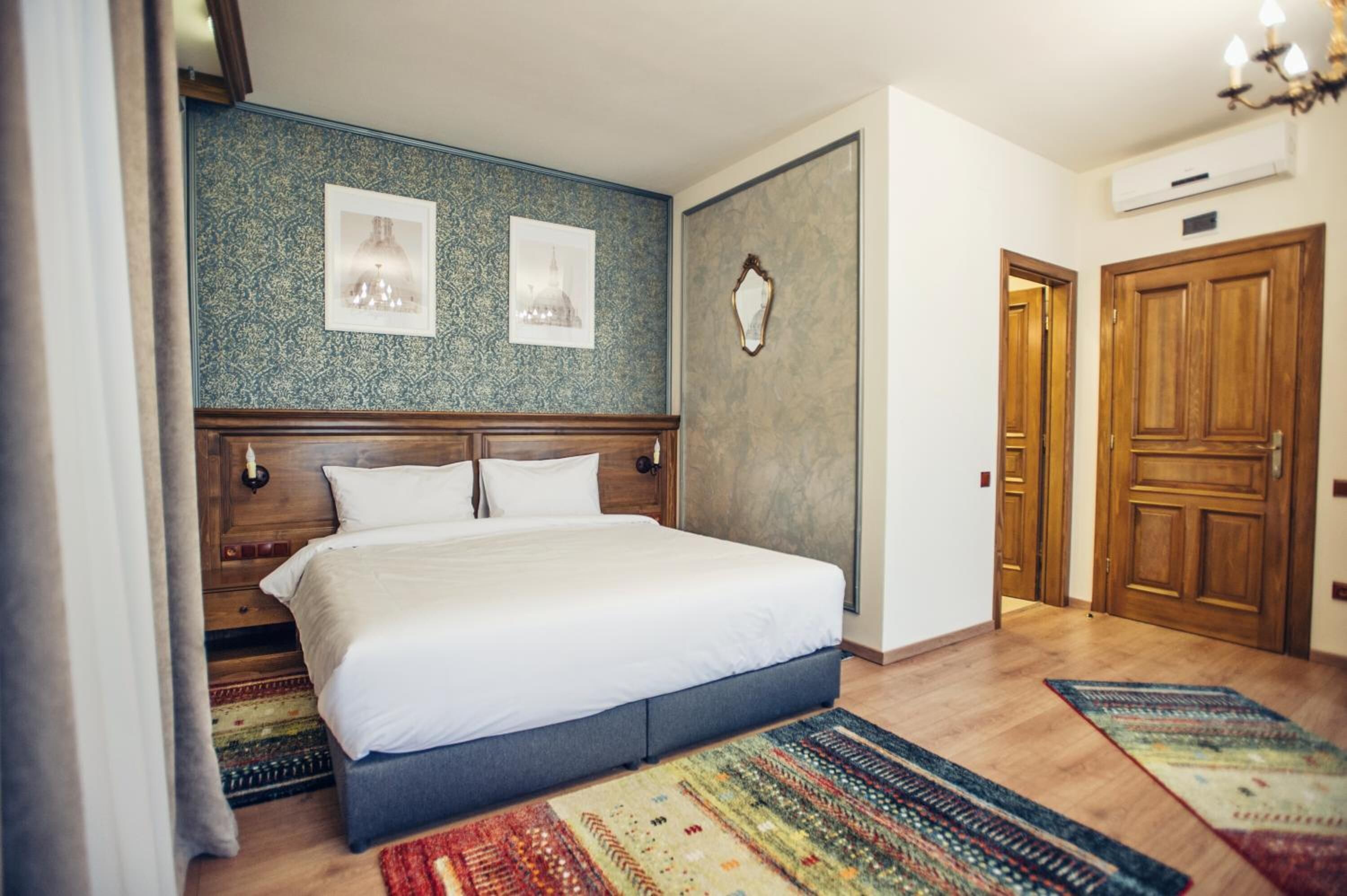 Minibar, individually decorated, desk, soundproofing