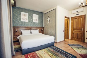 Minibar, décoration personnalisée, bureau, chambres insonorisées