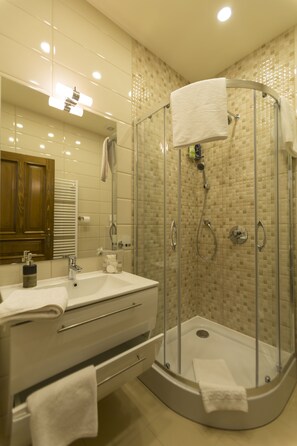 Superior Double Room, Non Smoking | Bathroom | Shower, free toiletries, hair dryer, slippers - Pensiunea Kant (Sibiu)