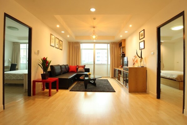 2 室のベッドルーム、アイロン / アイロン台、WiFi (無料)