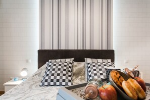 Apartment | 4 bedrooms, soundproofing, iron/ironing board, free WiFi - High Class Huge Central Apartment (Athens)