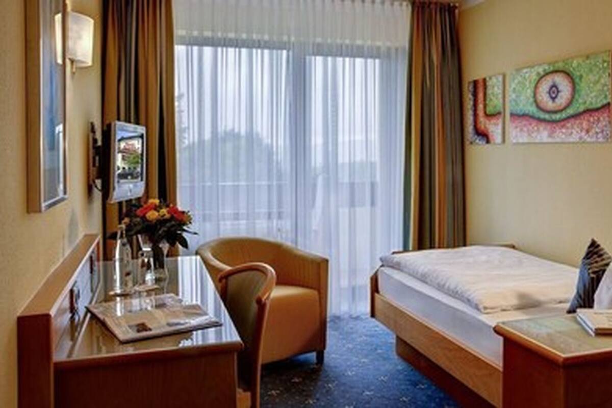 In-room safe, desk, soundproofing, cribs (surcharge)