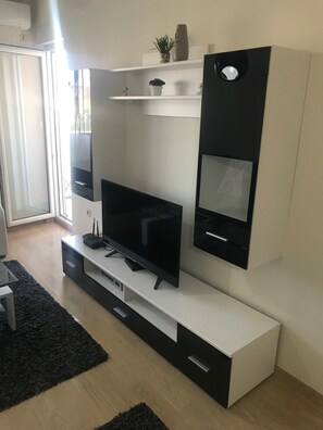 Apartment (Ul cetinjski put, ul 2 bb) | Wohnbereich | Flachbildfernseher
