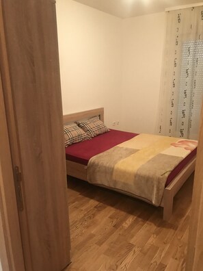 Apartment (Cetinjski put bb, lanela 5/19) | Bügeleisen/Bügelbrett, kostenloses WLAN, Bettwäsche