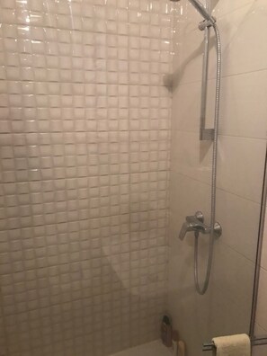 Apartamento (Ul cetinjski put, ul 2 bb) | Chuveiro