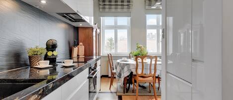 Refrigerador, horno, placa de cocina, lavavajillas