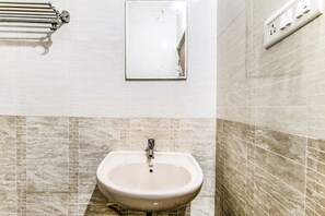 Camera Premium, 1 letto matrimoniale, non fumatori | Bagno | Doccia, soffione a pioggia, set di cortesia gratuito