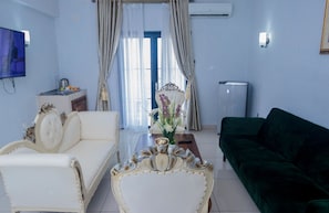 Suite, Accessible, City View | Desk, blackout drapes, rollaway beds, free WiFi - Hotel Hibiscus Louis (Libreville)