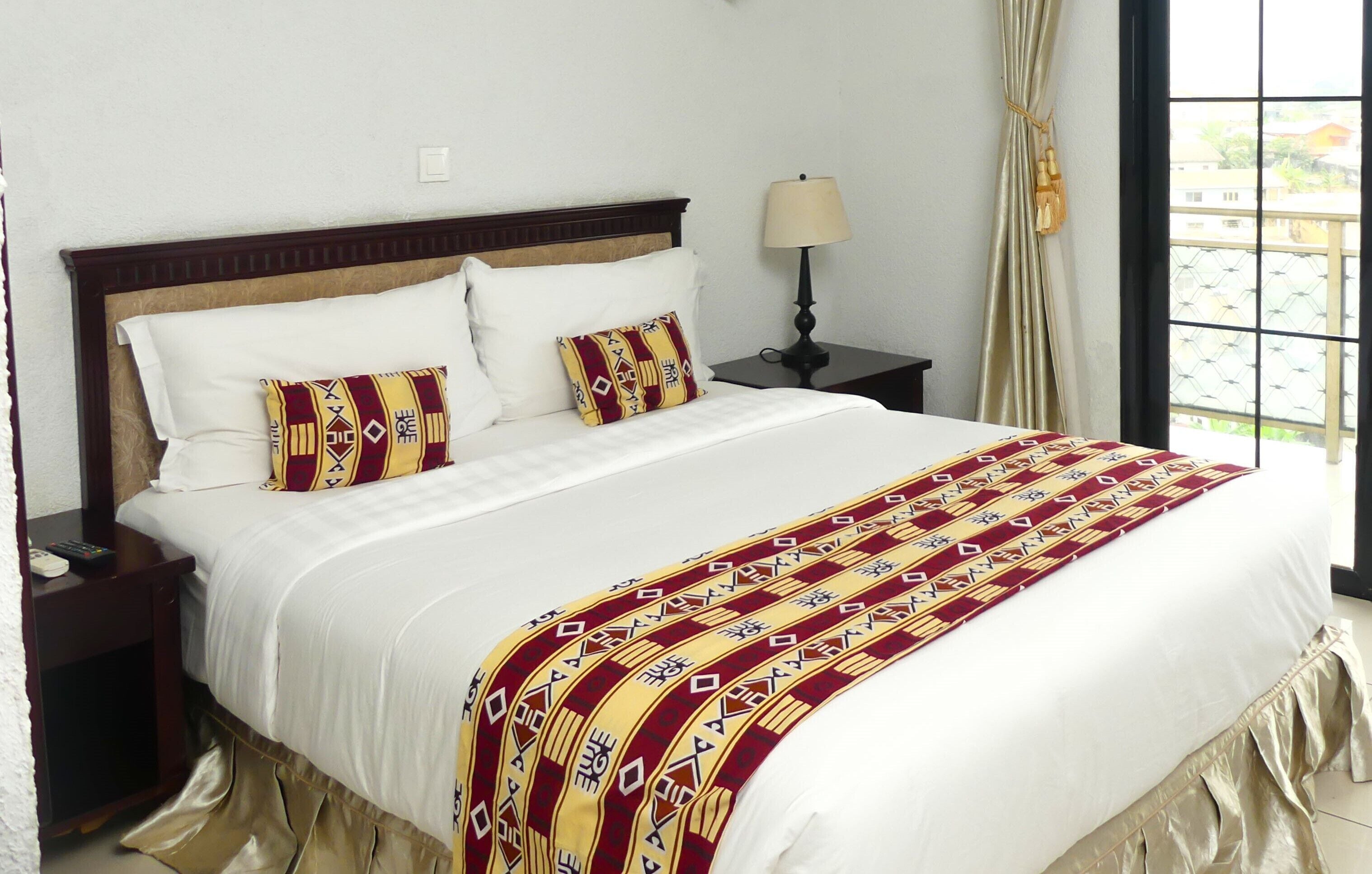 Suite, accessibile ai disabili, vista città | Una scrivania, tende oscuranti, letti aggiuntivi (a pagamento)