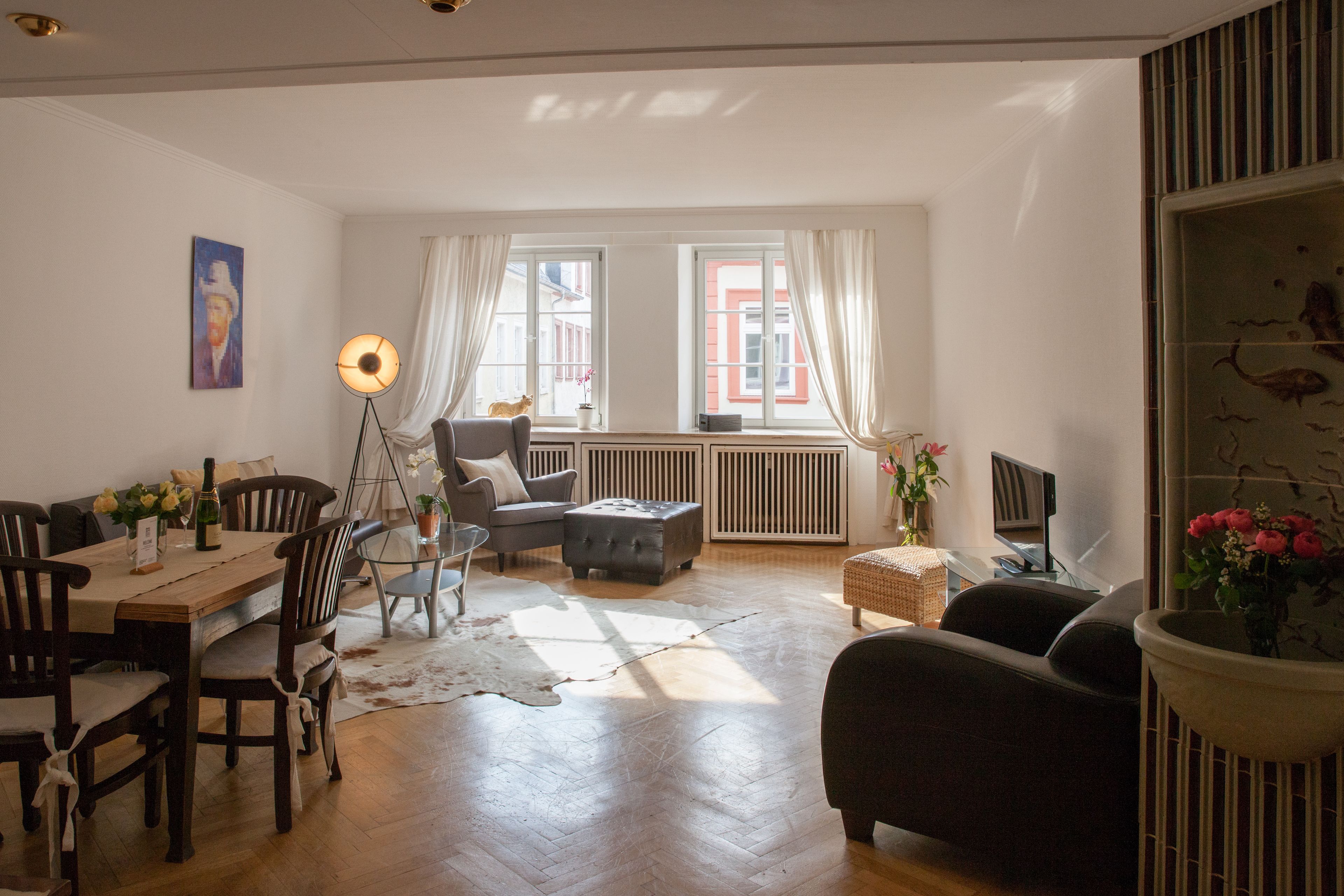 Deluxe Apartment | Living area | Flat-screen TV