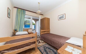 2 bedrooms, travel cot, free WiFi, bed sheets - Nice apartment in Okrug Gornji with WiFi (Okrug Gornji)