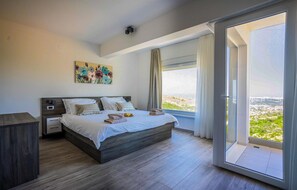 8 Schlafzimmer, schallisolierte Zimmer, Reisekinderbett