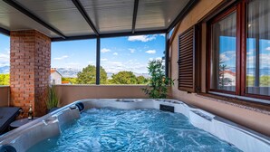 A hot tub on a balcony with a view of mountains and trees. - Amazing home in Pridraga (Pridraga)