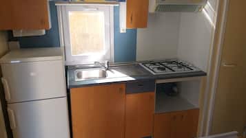Nhà di động (Mobile hotel) | Bếp riêng | Tủ lạnh, bếp nấu, dụng cụ nấu nướng/bát dĩa/dao nĩa