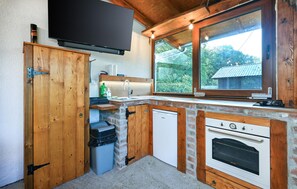 Fridge, stovetop, dishwasher, coffee/tea maker