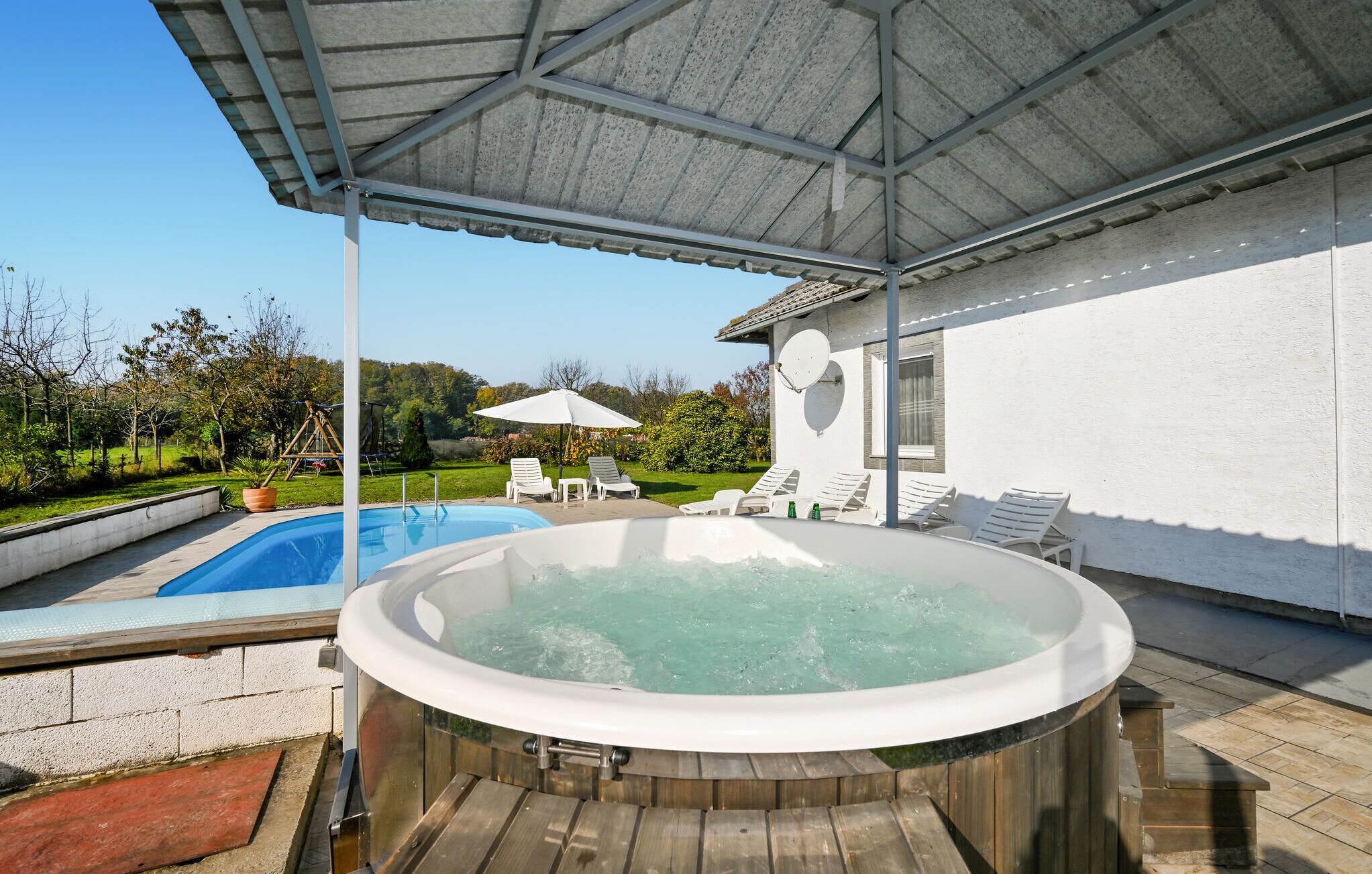 Et oppvarmet basseng