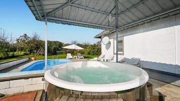 Et oppvarmet basseng