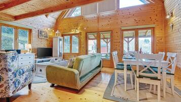 Smart-TV, Videospielkonsole, DVD-Player, Tischfußball