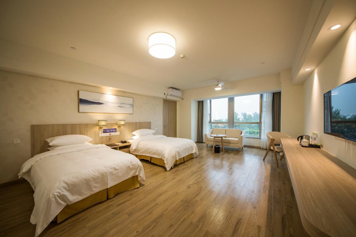 Deluxe Twin Room | In-room safe, desk, blackout curtains, free WiFi