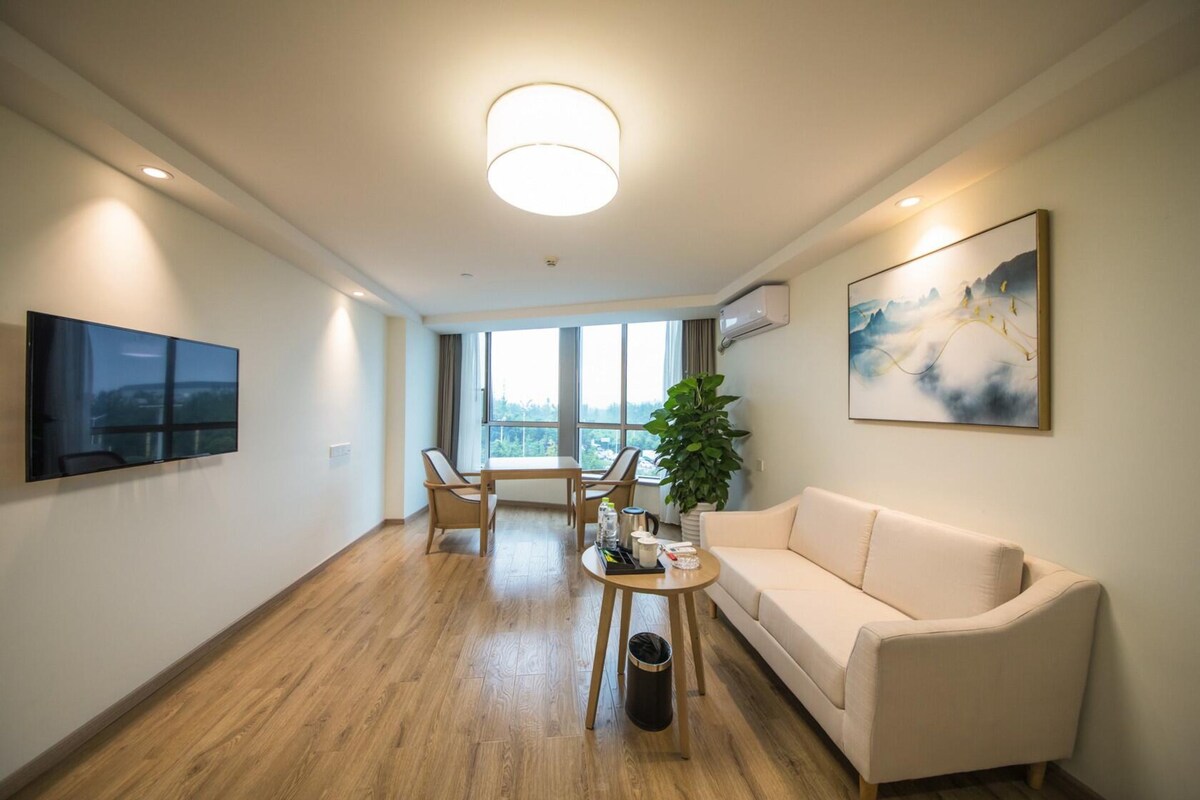Signature Double Room | In-room safe, desk, blackout curtains, free WiFi
