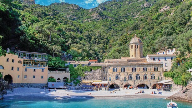 A coastal town with a historic building, a beach, and a mountainous backdrop. - Awesome apartment in Rapallo (GE) (Rapallo (GE))