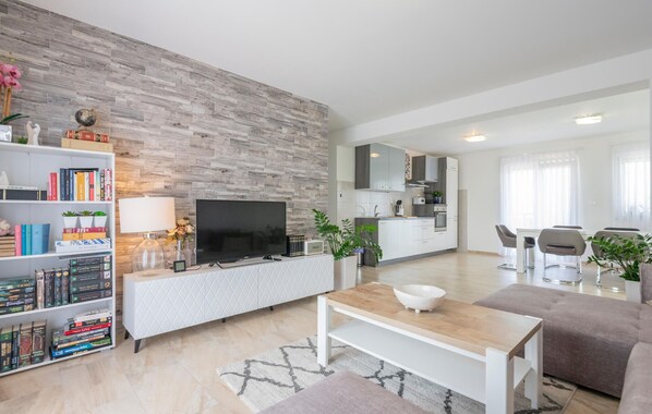 Fernseher, Tischfußball