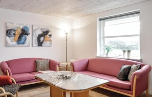 Fireplace, table football - Cozy home in Lemvig with WiFi (Lemvig)