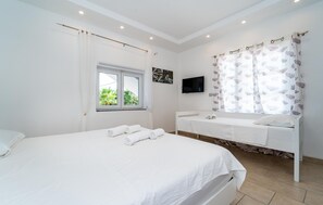 4 bedrooms, free WiFi, bed sheets