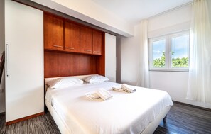 4 bedrooms, free WiFi, bed sheets - Cozy home in Islam Latinski with WiFi (Islam Latinski)