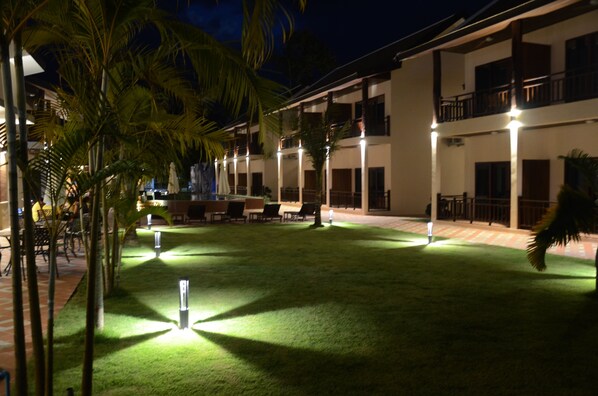 Property grounds - Saksiri Riverside Boutique Hotel (Vang Vieng)