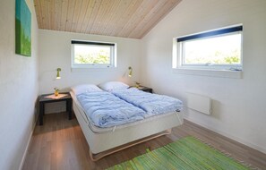 3 bedrooms, travel cot, free WiFi