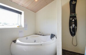 Shower - 3 bedroom nice home in Vestervig (Vestervig)