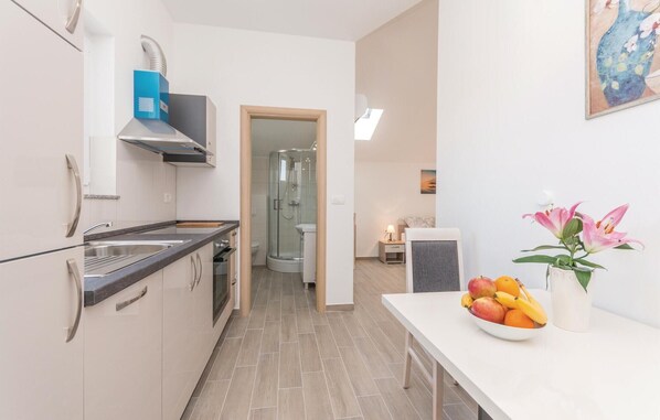 Kühlschrank, Herdplatte, Geschirrspüler