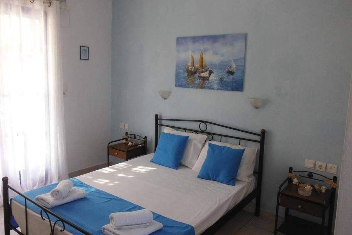 Double Room, Mountain View | Blackout drapes, soundproofing, iron/ironing board, WiFi (free)