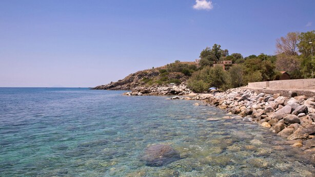 A coastal area with clear water, rocky shore, and buildings on a hillside. - 3 bedroom nice apartment in Joppolo VV (Joppolo VV)