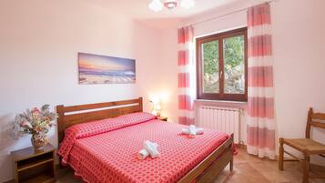 3 chambres, lit parapluie, Wi-Fi gratuit, draps fournis