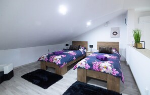 3 bedrooms, travel cot, free WiFi, bed sheets