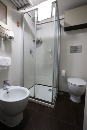 Deluxe Double Room, 1 Queen Bed, Private Bathroom | Bathroom | Shower, rainfall showerhead, free toiletries, hair dryer - Dimora Megaride (Naples)