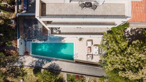 An aerial view of a modern building with a swimming pool, outdoor seating, and a covered patio area. - Stunning home in Split (Split)