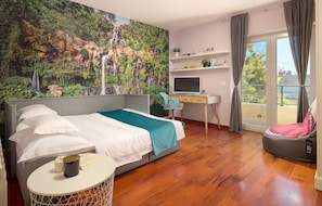 5 bedrooms, in-room safe, travel cot, free WiFi