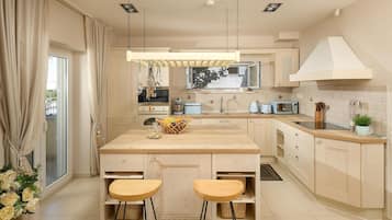 Fridge, stovetop, dishwasher, coffee/tea maker