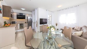 A modern living space with a kitchen, dining area, and seating area. - Lovely apartment in Trogir with WiFi (Trogir)