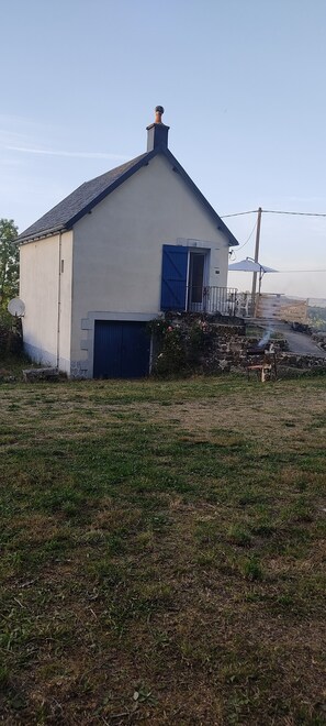Exterior - Small house in the heart of Auvergne (Regheat)