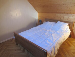 2 chambres, fer et planche à repasser, lit parapluie, Wi-Fi gratuit